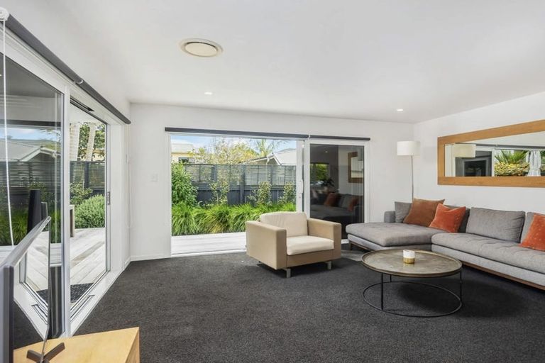 Photo of property in 28 Alfred Street, Northcote Point, Auckland, 0627