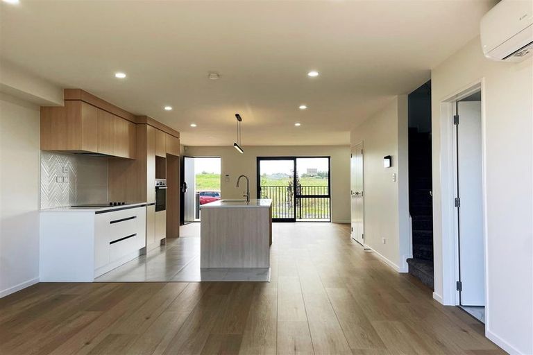 Photo of property in 6 Harikoa Way, Karaka, 2113