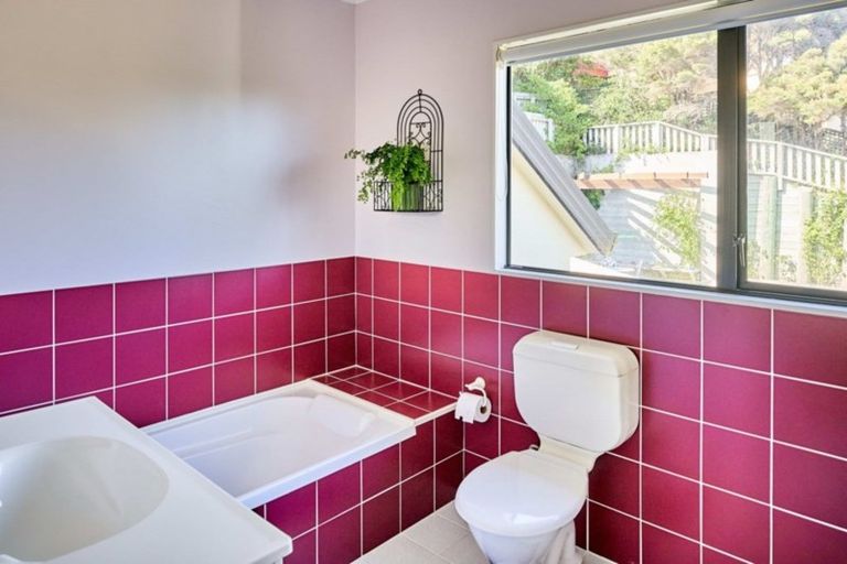 Photo of property in 22 The Crowsnest, Whitby, Porirua, 5024