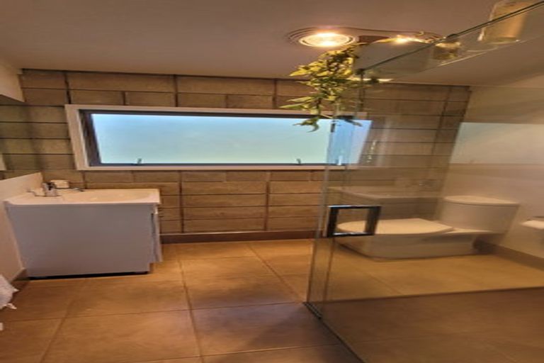 Photo of property in 28 Veale Road, Frankleigh Park, New Plymouth, 4310