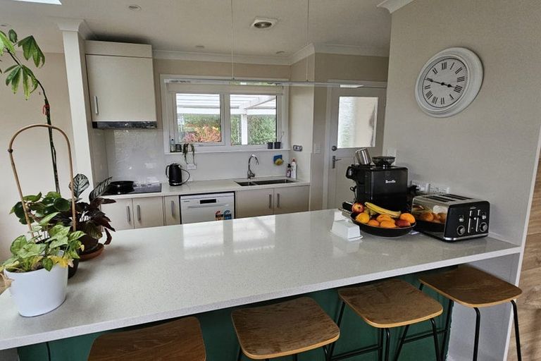 Photo of property in 28 Alwyn Place, Newlands, Wellington, 6037