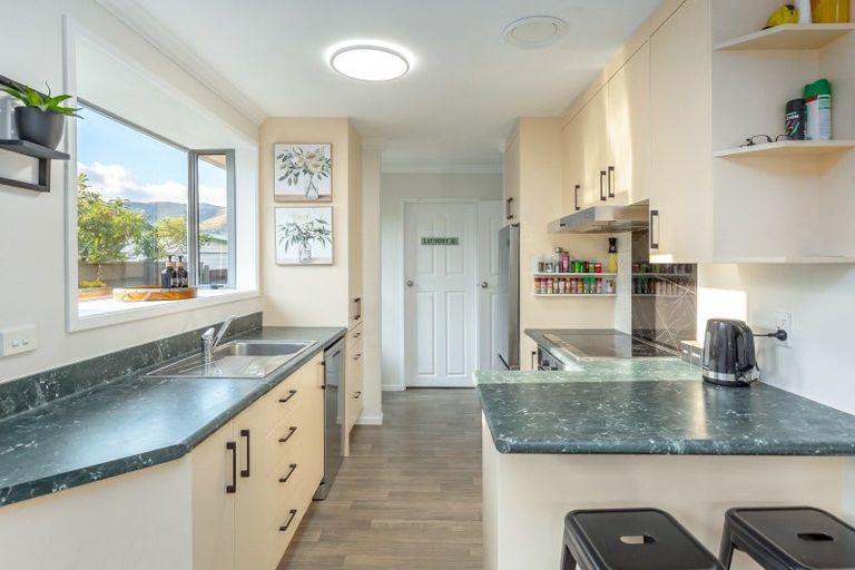 Photo of property in 14 Harvard Grove, Totara Park, Upper Hutt, 5018