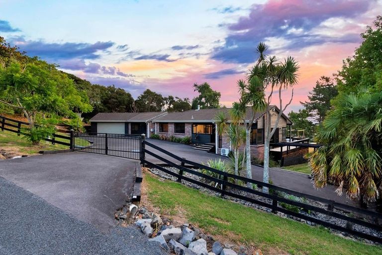 Photo of property in 231 Kaipara Road, Papakura, 2582