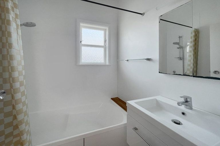 Photo of property in 14 Wayside, Miramar, Wellington, 6022