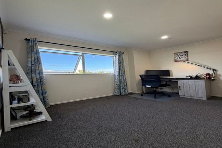 Photo of property in 4c Bill Phillip Place, Clendon Park, Auckland, 2103