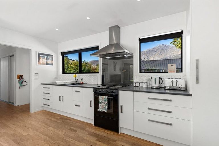 Photo of property in 13&13a Quarry Place, Lake Hayes, Queenstown, 9304