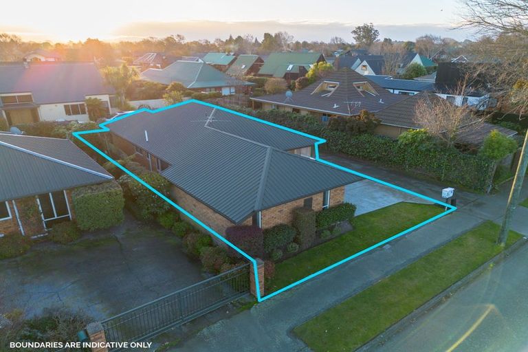 Photo of property in 2/15 Withells Road, Avonhead, Christchurch, 8042