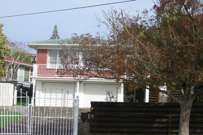 Photo of property in 11 Red Beach Road, Red Beach, 0932