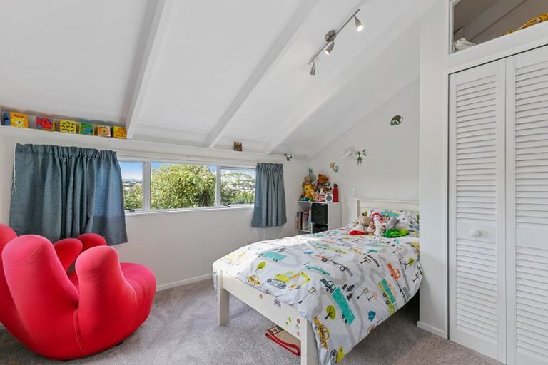 Photo of property in 6 Fitzpatrick Street, Newlands, Wellington, 6037