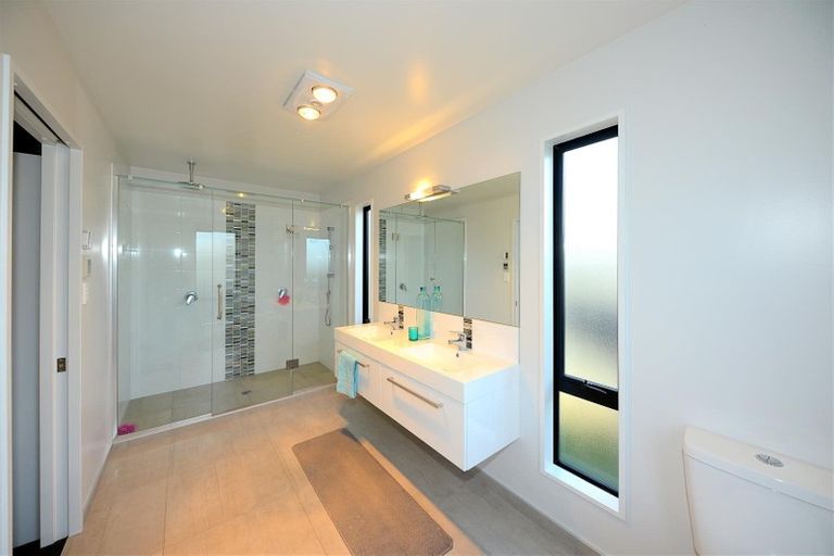 Photo of property in 24 Davaar Crescent, Broomfield, Christchurch, 8042