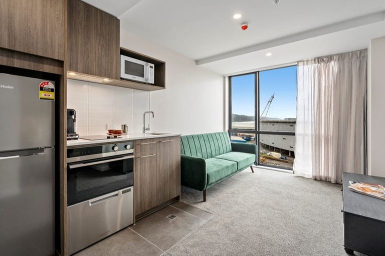 Photo of property in Proximity Apartment Hotel, 806/172u Thorndon Quay, Pipitea, Wellington, 6011