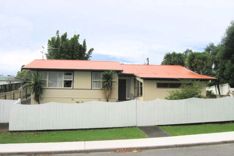 Photo of property in 16 Edgewood Way, Henderson, Auckland, 0612