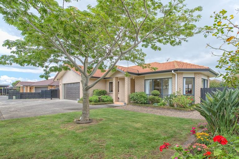 Photo of property in 8 Morewa Place, Takanini, 2112