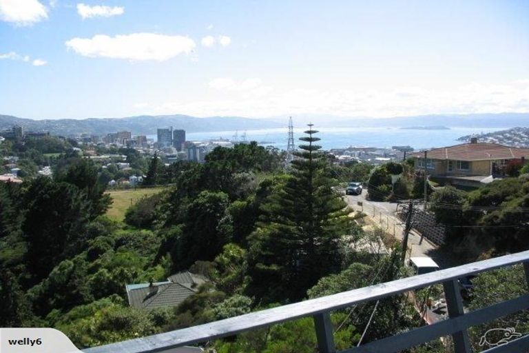 Photo of property in 12 Tanera Crescent, Brooklyn, Wellington, 6021