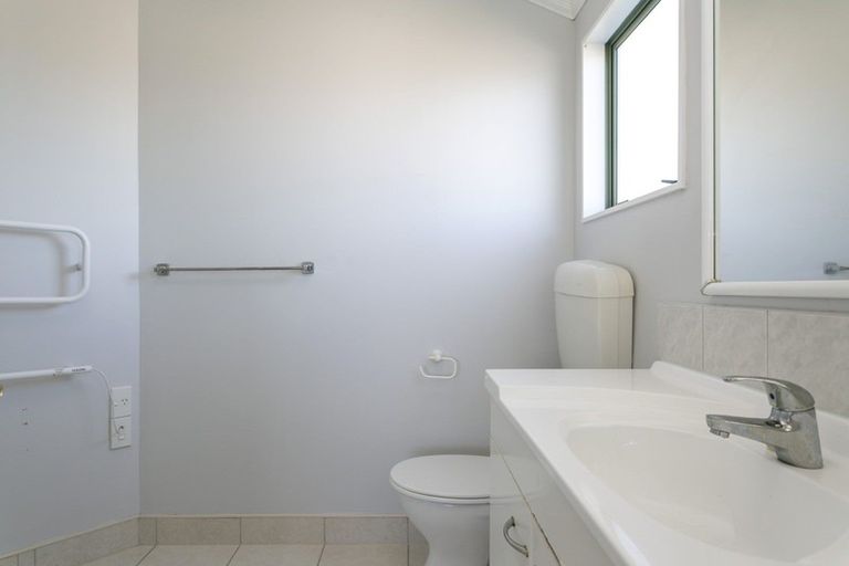 Photo of property in 38 Kurupae Road, Hilltop, Taupo, 3330