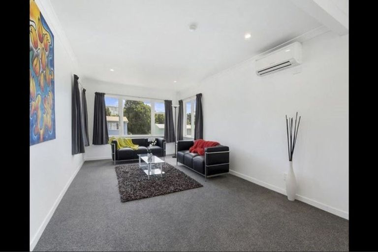 Photo of property in 11 Derby Place, Cannons Creek, Porirua, 5024