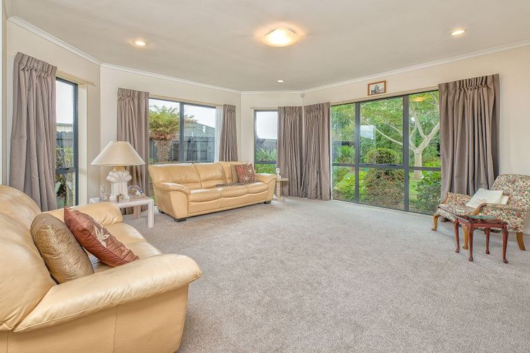 Photo of property in 8 Morewa Place, Takanini, 2112