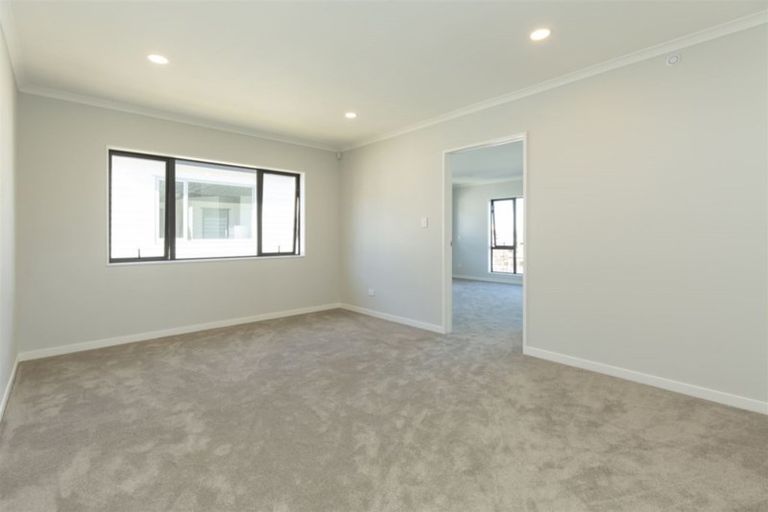 Photo of property in 104 Godfrey Drive, Orewa, 0931