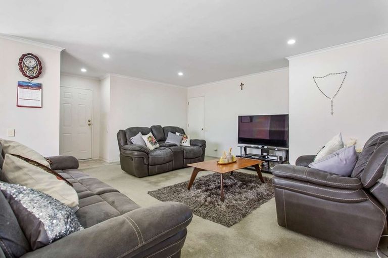 Photo of property in 48 Montilla Place, Manurewa, Auckland, 2102