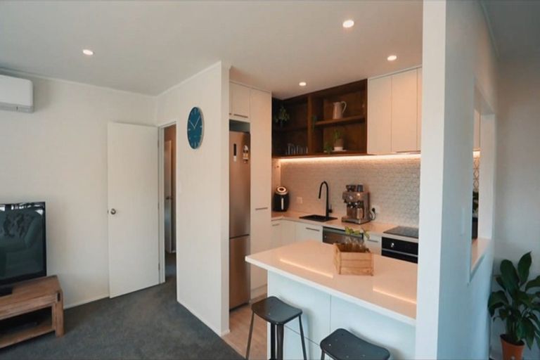 Photo of property in 2/9 Paruru Avenue, Northcote, Auckland, 0627