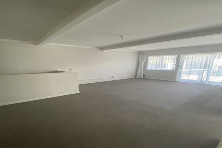 Photo of property in 15f1 Bloomsbury Grove, Newlands, Wellington, 6037