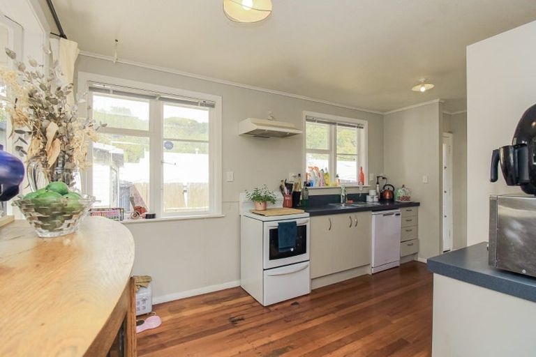 Photo of property in 27a Wilford Street, Wallaceville, Upper Hutt, 5018
