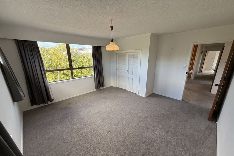 Photo of property in 2/17 Glenvar Road, Torbay, Auckland, 0630