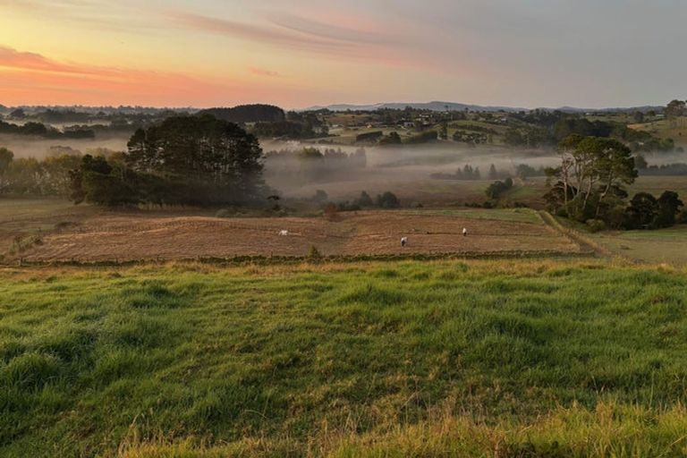 Photo of property in 133 Hanham Road, Kumeu, 0891