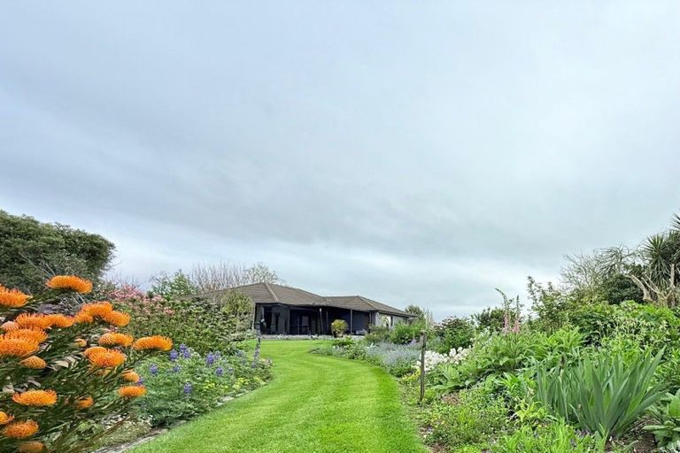 Photo of property in 154 Ohinepanea Road, Pukehina, Te Puke, 3186