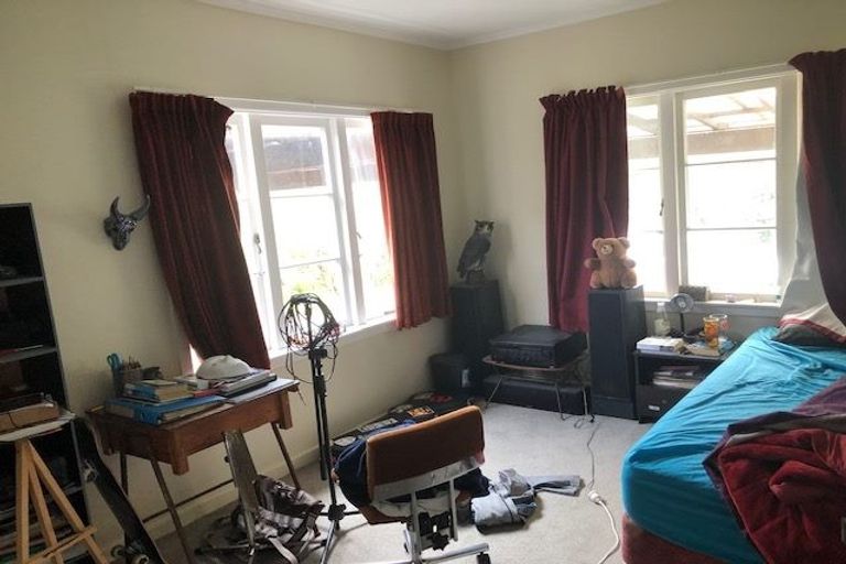 Photo of property in 212 Godley Road, Titirangi, Auckland, 0604