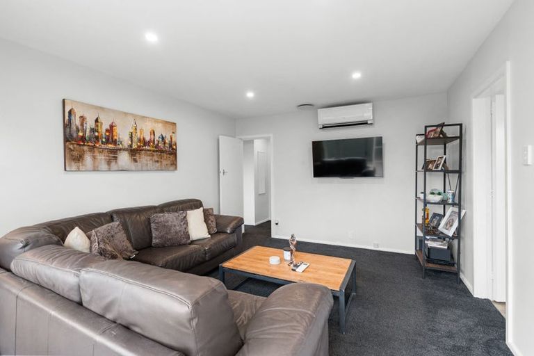 Photo of property in 1/33 Prestons Road, Redwood, Christchurch, 8051