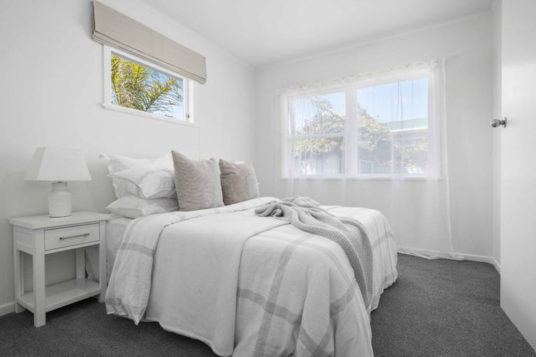 Photo of property in 10 Valley Road, Waiuku, 2123