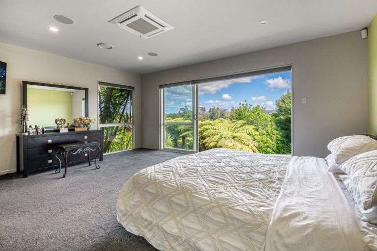Photo of property in 29 Schopolo Place, Schnapper Rock, Auckland, 0632