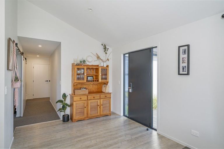 Photo of property in 128 Kupe Drive, Whitianga, 3510