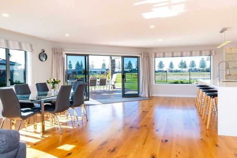 Photo of property in 11 Kaituna Place, Te Awa, Napier, 4110