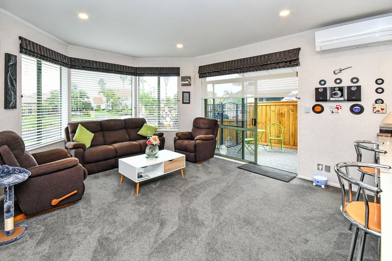 Photo of property in 103 Rushgreen Avenue, Pahurehure, Papakura, 2113