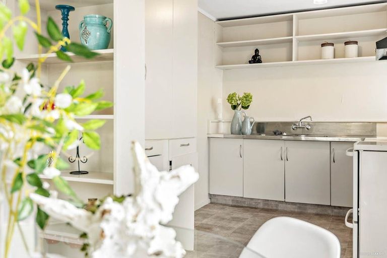 Photo of property in 23 Luckens Road, West Harbour, Auckland, 0618
