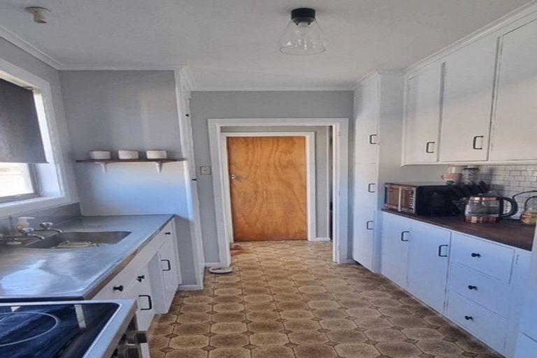 Photo of property in 12 Lee Street, Te Puke, 3119