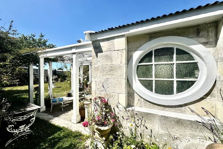 Photo of property in 51 Winters Road, Redwood, Christchurch, 8051
