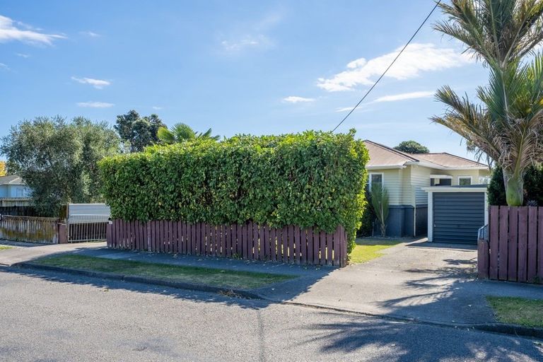 Photo of property in 43 Aotaki Street, Otaki, 5512
