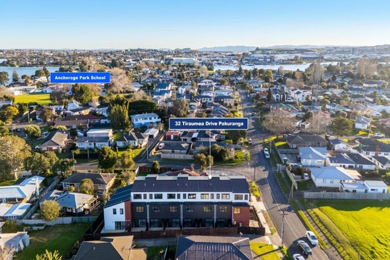 Photo of property in 32 Tiraumea Drive, Pakuranga, Auckland, 2010