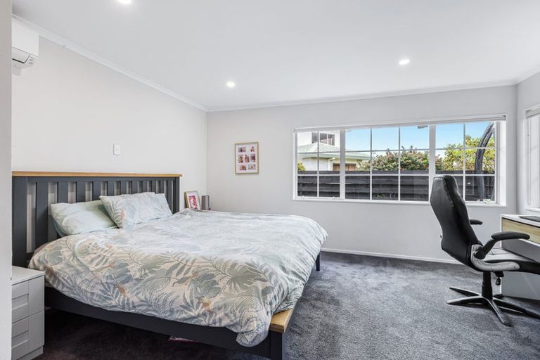 Photo of property in 33 Maygrove Drive, Orewa, 0931