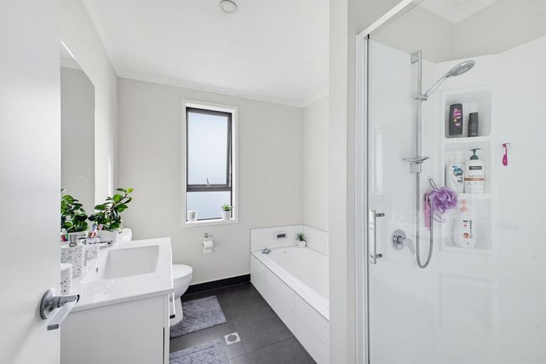 Photo of property in 15 Discovery Place, Marfell, New Plymouth, 4310