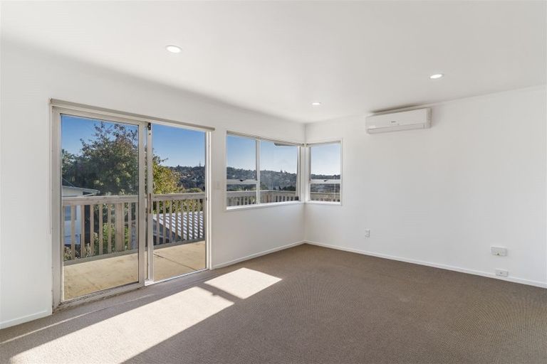 Photo of property in 42 Tamahere Drive, Glenfield, Auckland, 0629