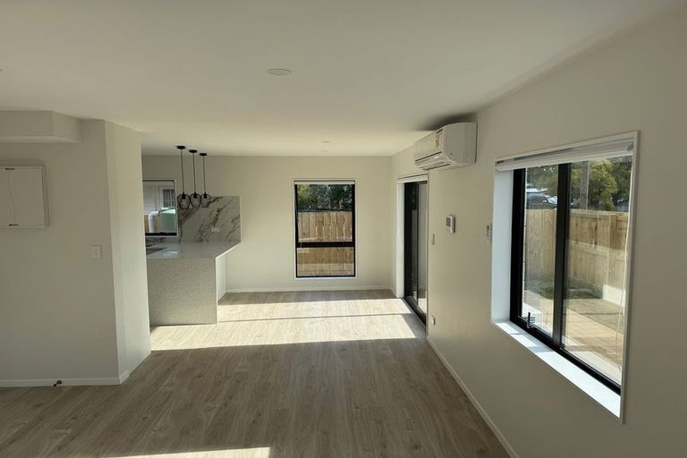 Photo of property in 4 Hughdene Place, Henderson, Auckland, 0610