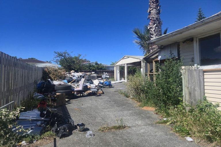 Photo of property in 56 Kemble Close, Mangere, Auckland, 2022