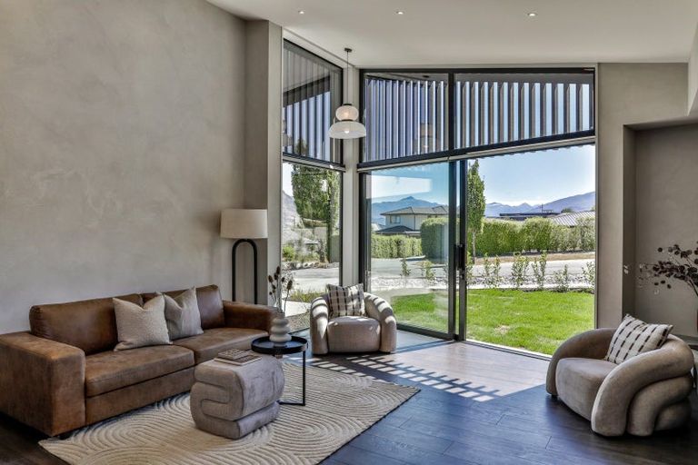 Photo of property in 14 Kirimoko Crescent, Wanaka, 9305