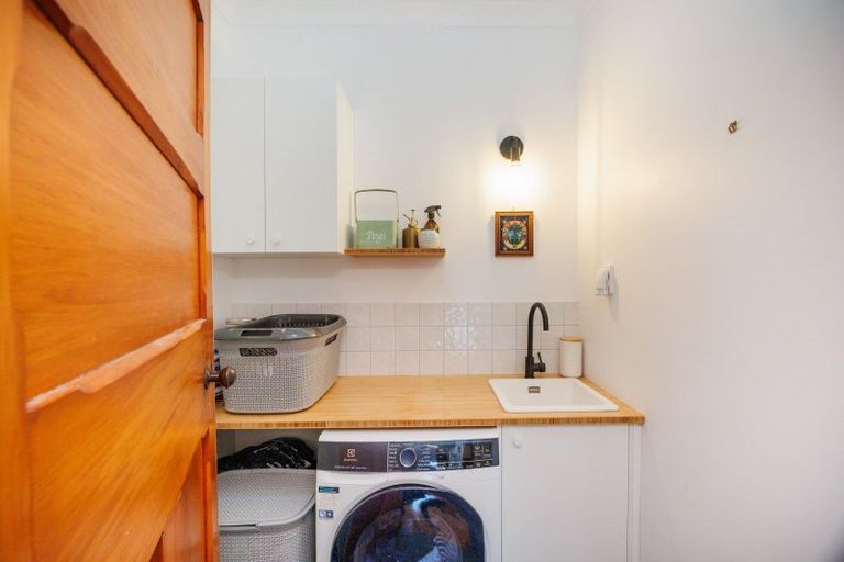 Photo of property in 32 Worcester Street, West End, Palmerston North, 4410