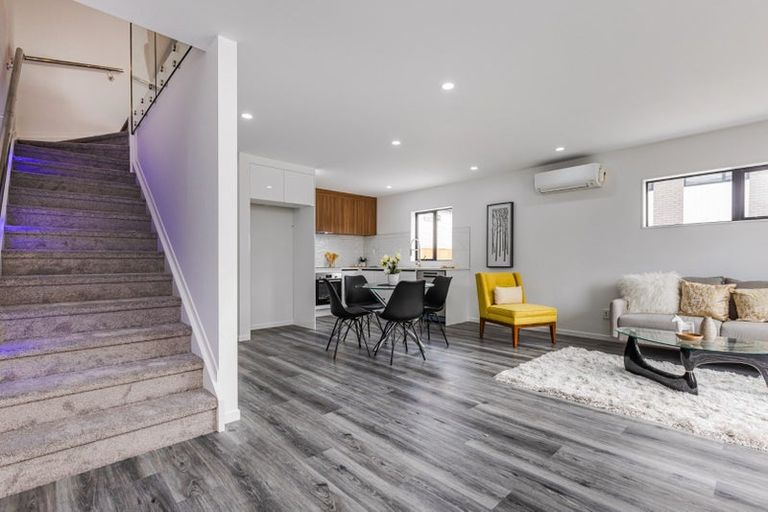 Photo of property in 7d Gladfield Lane, Te Atatu Peninsula, Auckland, 0610