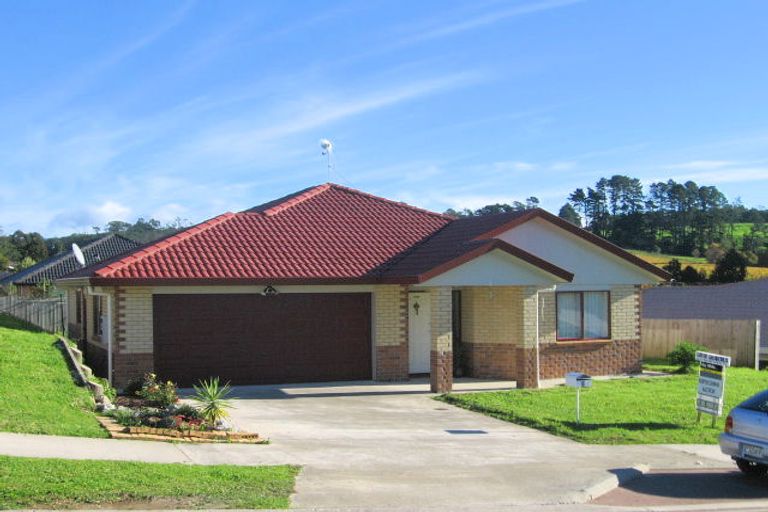 Photo of property in 3 Fleetwood Drive, Henderson, Auckland, 0612